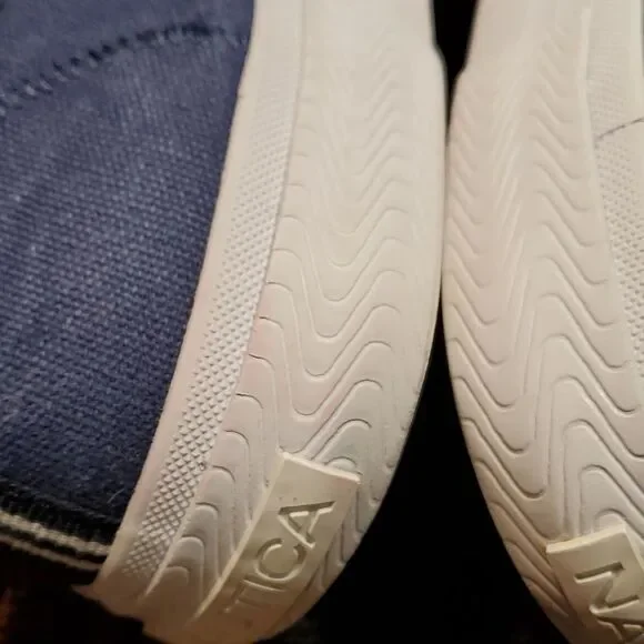 Men’s Nautica Deckloom Navy Canvas Sneakers - Picture 5 of 9